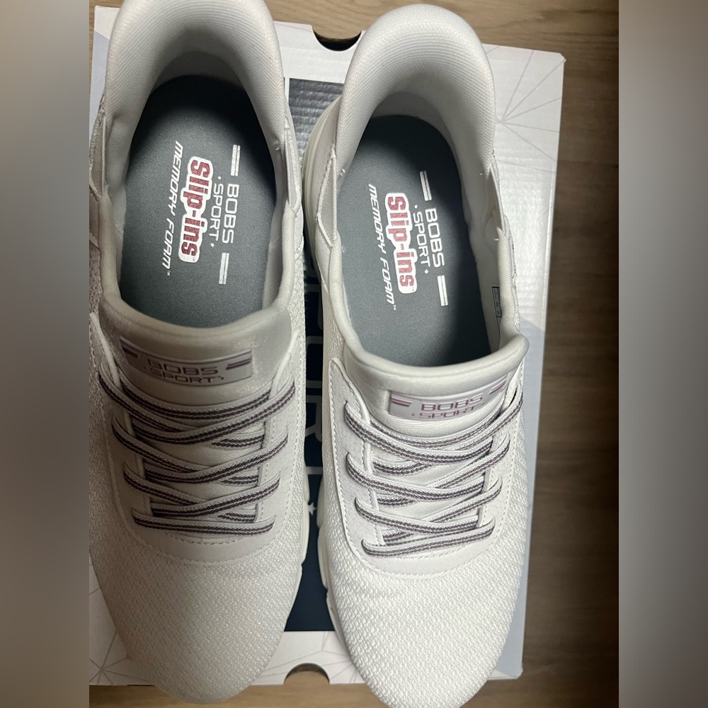 White Bobs Sport Slip-in memory foam 9.5 tennis shoes.